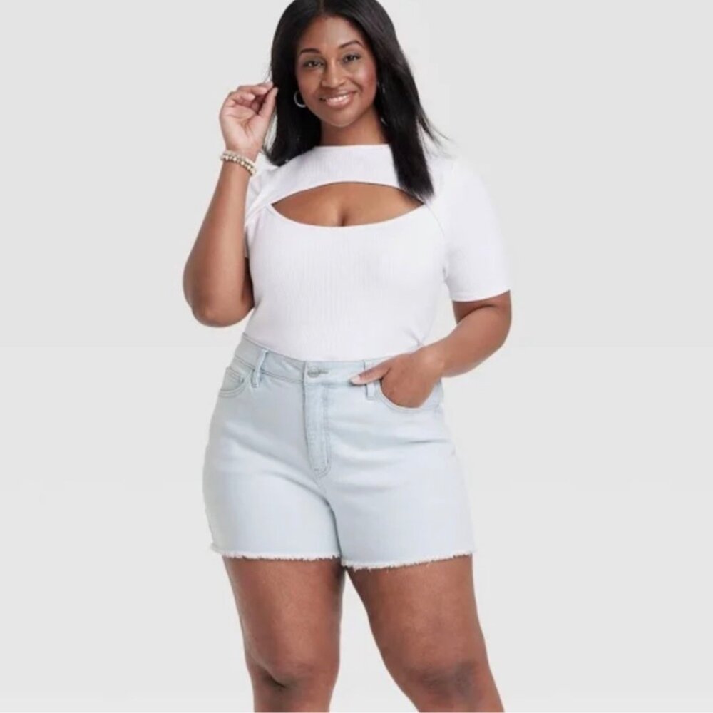 NEW Ava & Viv Light Wash Midi Jean Shorts Size 17